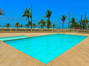 Apartamento frente ao mar com varanda e piscina